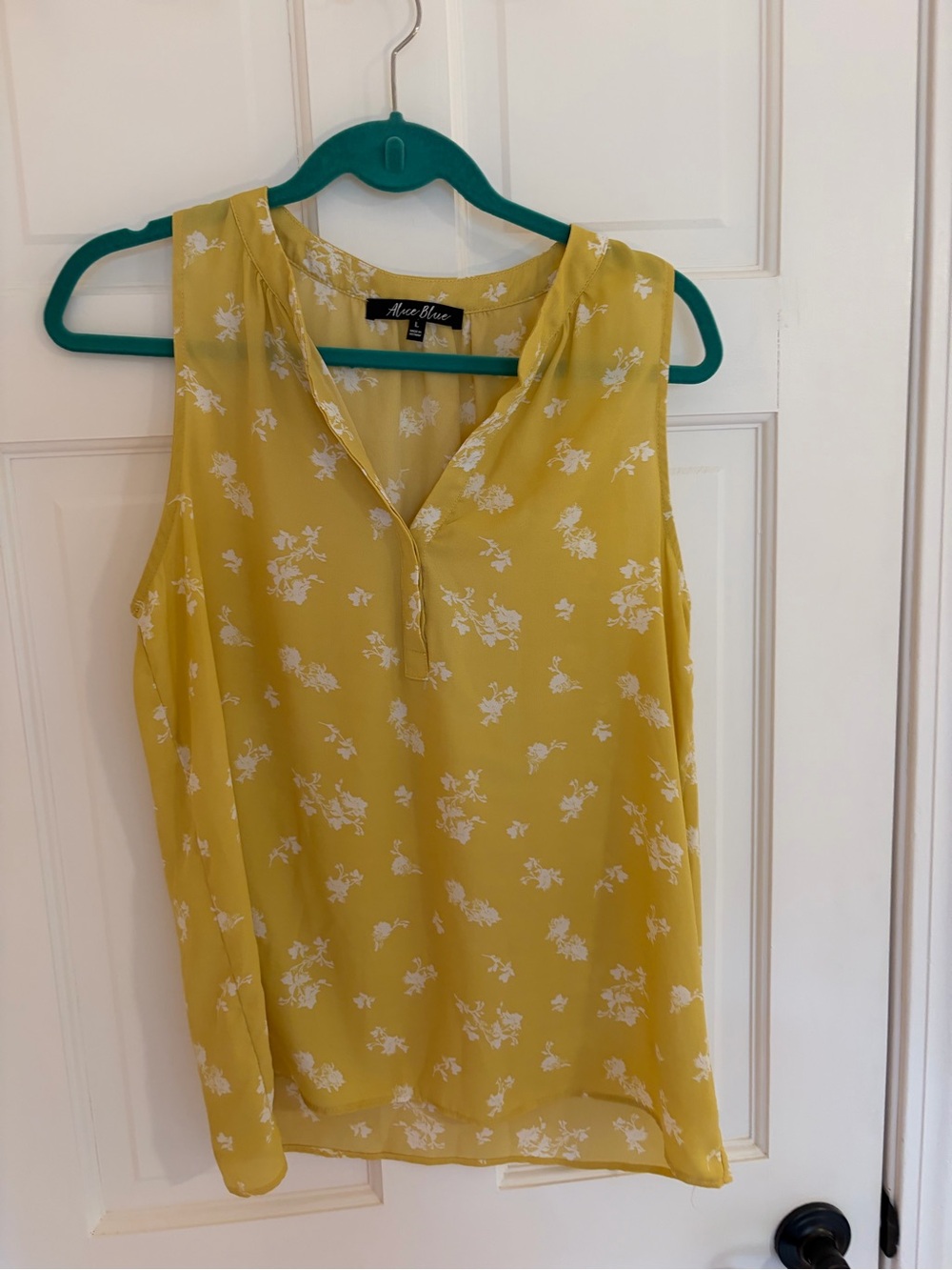 Alice Blue brand Yellow Floral V-Neck Sleeveless Blouse large